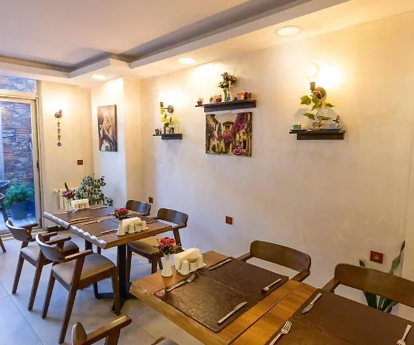 クムル ホテル 2*