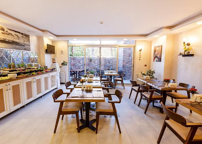 クムル ホテル 2*