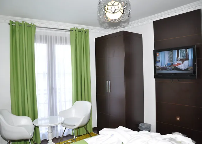 クムル ホテル 2*