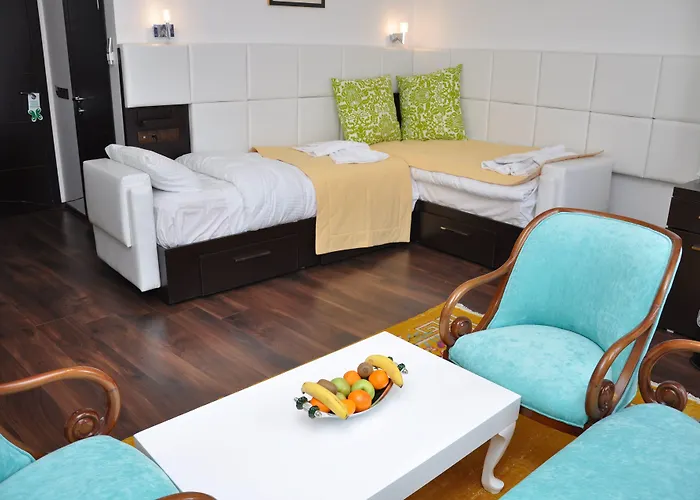 クムル ホテル 2*