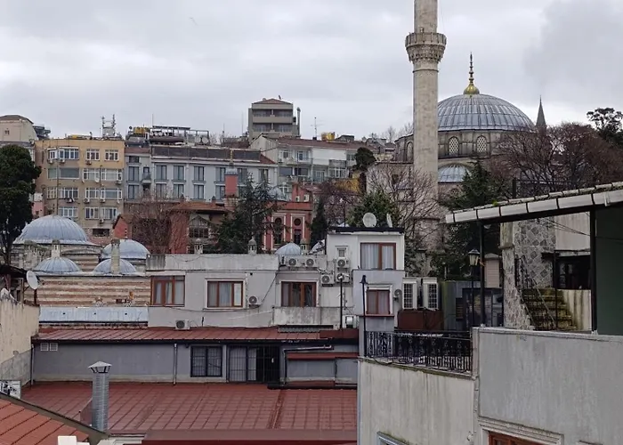 クムル ホテル 2*